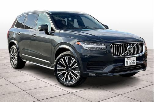 2022 Volvo XC90 T6 Momentum