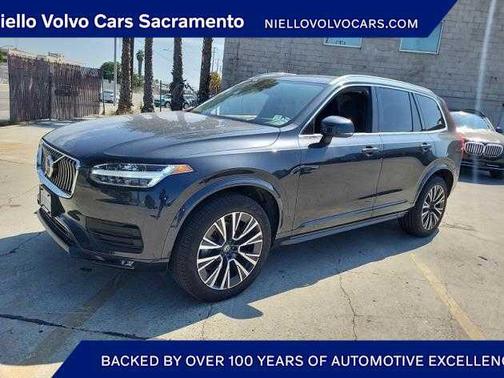 2022 Volvo XC90 T6 Momentum