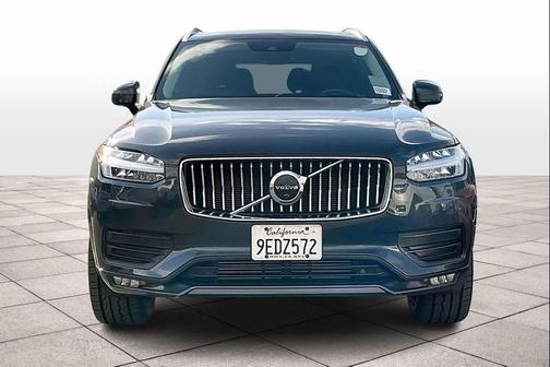 2022 Volvo XC90 T6 Momentum