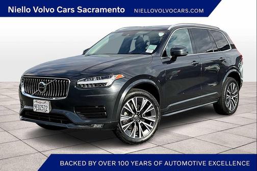 2022 Volvo XC90 T6 Momentum