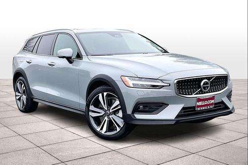 2025 Volvo V60 Cross Country Plus, B5 AWD Gas (mild hybrid)