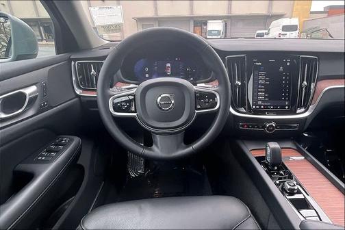 2025 Volvo V60 Cross Country Plus, B5 AWD Gas (mild hybrid)