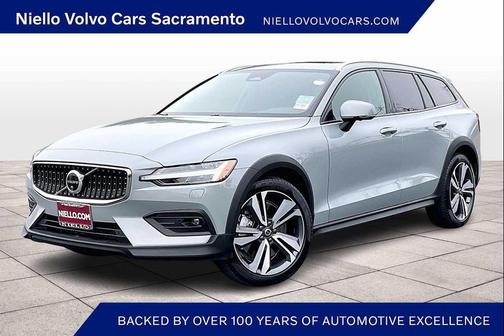 2025 Volvo V60 Cross Country Plus, B5 AWD Gas (mild hybrid)