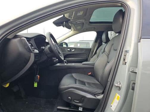 2025 Volvo XC60 B5 Core