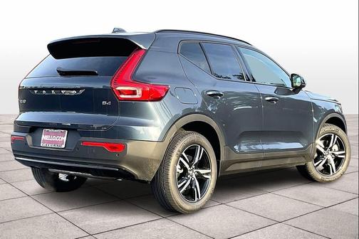2026 Volvo XC40 B4 Core