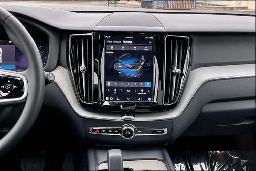 2025 Volvo XC60 B5 Plus