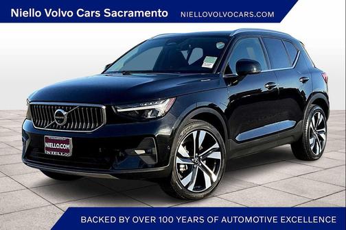 2025 Volvo XC40 B5 Plus Bright Theme