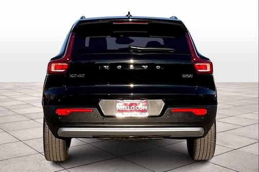 2025 Volvo XC40 B5 Plus Bright Theme