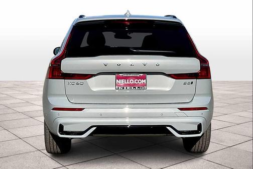 2026 Volvo XC60 B5 Plus
