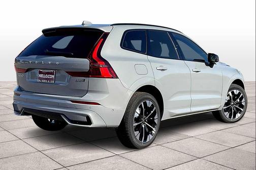 2026 Volvo XC60 B5 Plus