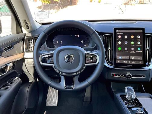 2026 Volvo XC90 Plus, B6 AWD Gas (mild hybrid), Gasoline, Bright, 6 Seats