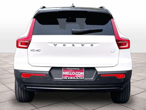 Crystal White Metallic 2023 Volvo XC40 Recharge Pure Electric Twin Core