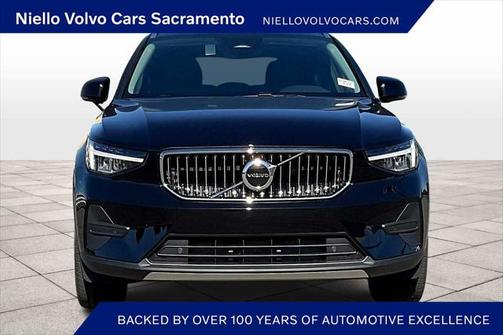 2025 Volvo XC40 B5 Core Bright Theme