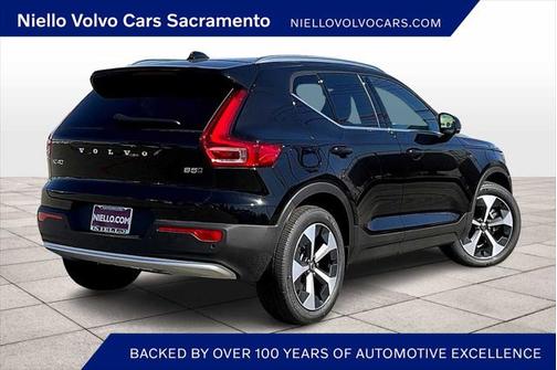 2025 Volvo XC40 B5 Core Bright Theme
