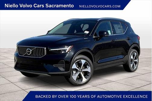 2025 Volvo XC40 B5 Core Bright Theme