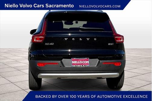 2025 Volvo XC40 B5 Core Bright Theme