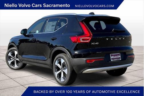 2025 Volvo XC40 B5 Core Bright Theme