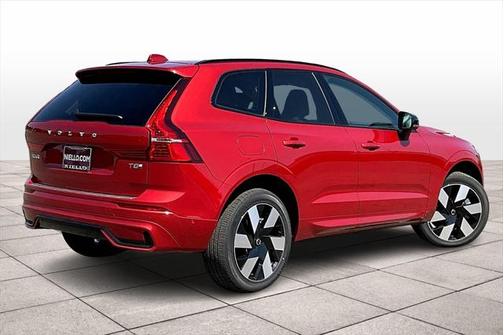 2025 Volvo XC60 Plug-In Hybrid T8 Plus