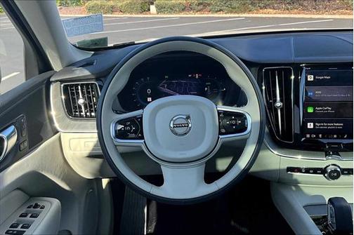 2025 Volvo XC60 Plug-In Hybrid T8 Plus