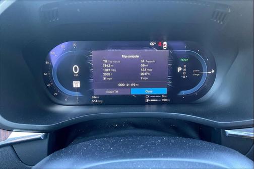 2024 Volvo XC60 Recharge Plug-In Hybrid T8 Ultimate Dark Theme