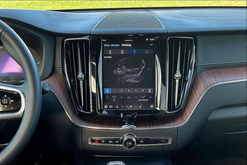 2024 Volvo XC60 Recharge Plug-In Hybrid T8 Ultimate Dark Theme