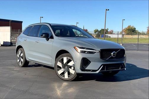 2024 Volvo XC60 Recharge Plug-In Hybrid T8 Ultimate Dark Theme