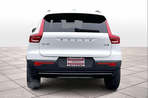 2026 Volvo XC40 B5 Plus