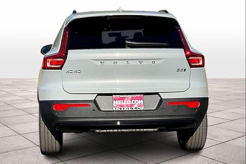 2026 Volvo XC40 B5 Ultra