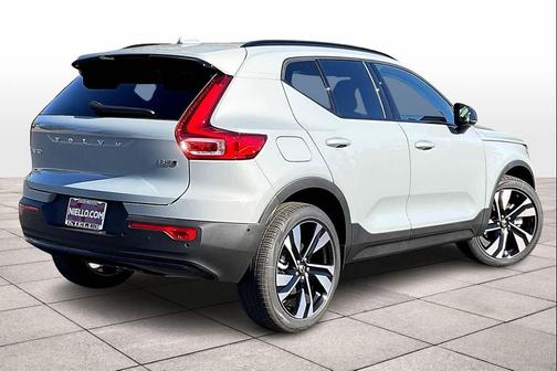 2026 Volvo XC40 B5 Ultra
