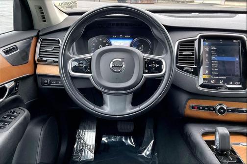 2022 Volvo XC90 Recharge Plug-In Hybrid T8 Inscription Expression 7 Passenger