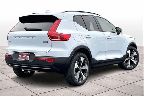 2026 Volvo XC40 Plus, B5 AWD Gas (mild hybrid), Dark