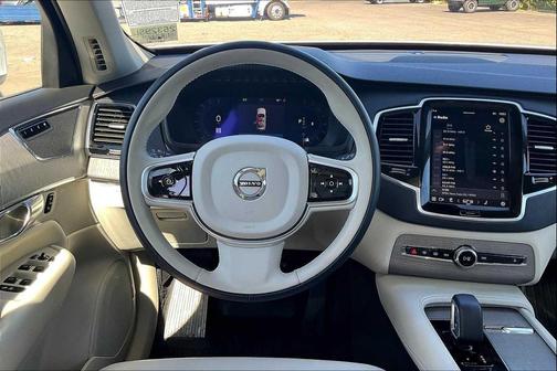 2025 Volvo XC90 B6 Plus 7-Seater