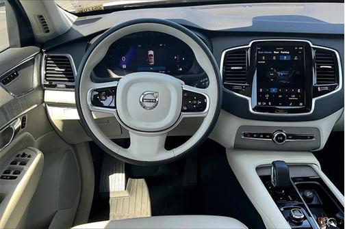 2025 Volvo XC90 B6 Plus 7-Seater