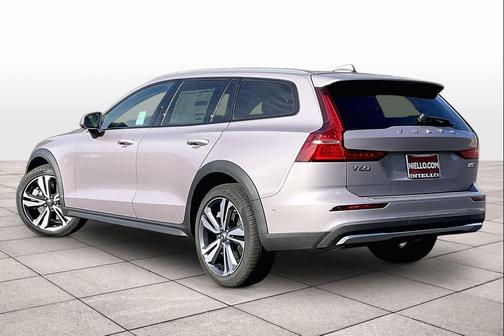 2026 Volvo V60 Cross Country Plus, B5 AWD Gas (mild hybrid)