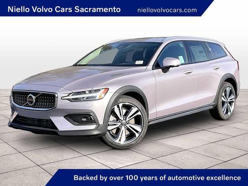 2026 Volvo V60 Cross Country Plus, B5 AWD Gas (mild hybrid)