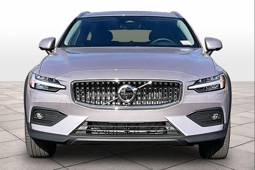 2026 Volvo V60 Cross Country Plus, B5 AWD Gas (mild hybrid)