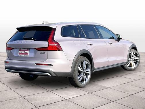 2026 Volvo V60 Cross Country Plus, B5 AWD Gas (mild hybrid)
