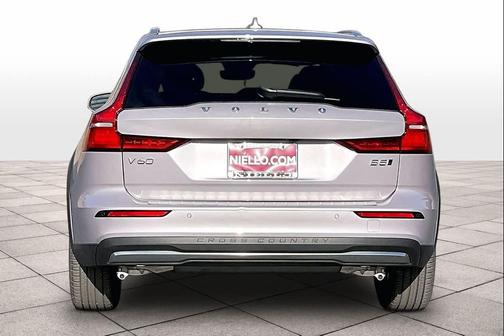 2026 Volvo V60 Cross Country Plus, B5 AWD Gas (mild hybrid)