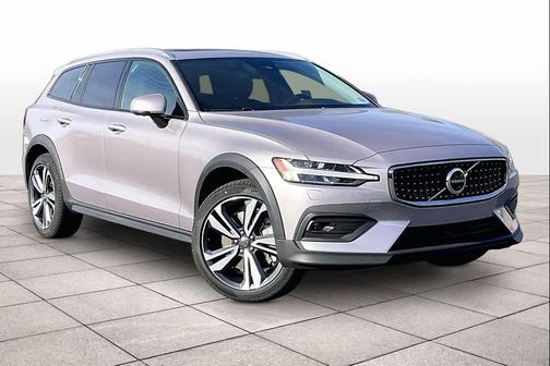 2026 Volvo V60 Cross Country Plus, B5 AWD Gas (mild hybrid)
