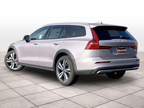 2026 Volvo V60 Cross Country Plus, B5 AWD Gas (mild hybrid)