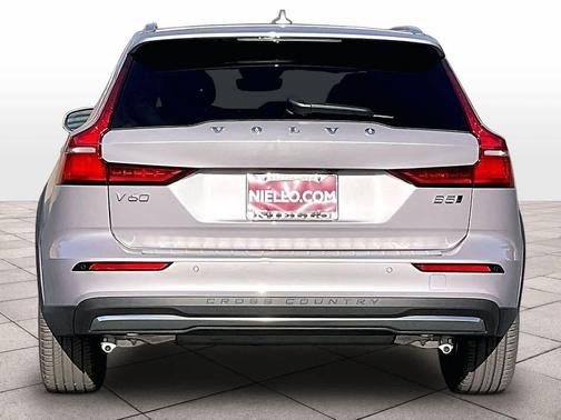 2026 Volvo V60 Cross Country Plus, B5 AWD Gas (mild hybrid)