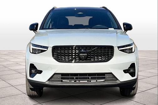 2026 Volvo XC40 B5 Ultra Black Edition