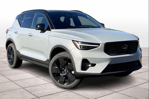 2026 Volvo XC40 B5 Ultra Black Edition
