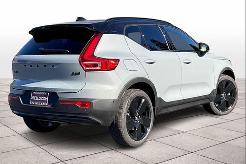 2026 Volvo XC40 B5 Ultra Black Edition