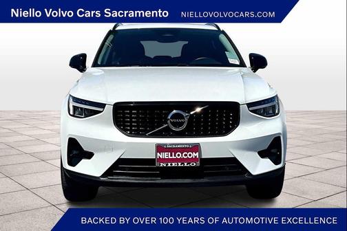 2025 Volvo XC40 B5 Plus Dark Theme