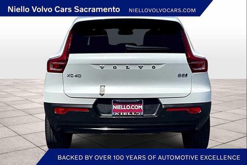 2025 Volvo XC40 B5 Plus Dark Theme