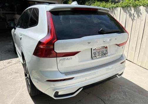 2023 Volvo XC60 Recharge Plug-In Hybrid T8 Plus Dark Theme