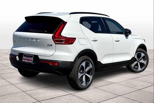 2026 Volvo XC40 B5 Plus