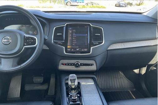 2022 Volvo XC90 Recharge Plug-In Hybrid T8 Inscription 6 Passenger