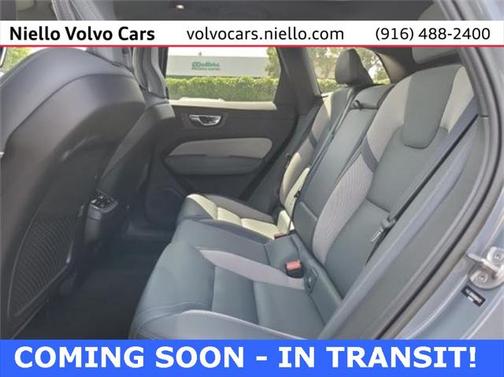 2022 Volvo XC60 B5 R-Design